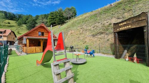 Saint-Philippe Ski Chalet | Family-Friendly Chalet Bambi with Perfect 10/10 Rating