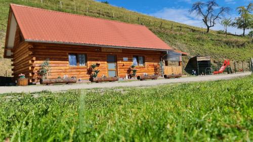 Saint-Philippe Ski Chalet | Family-Friendly Chalet Bambi with Perfect 10/10 Rating