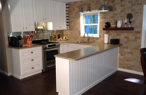 Au Gres Ski Chalet | Cozy Chalet with Beach Access for Family Getaways