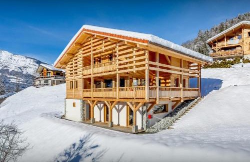 Champ-Laurent Ski Chalet | Cozy Chalet Belle Cour - 4-Star Retreat with Breakfast