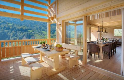 Champ-Laurent Ski Chalet | Cozy Chalet Belle Cour - 4-Star Retreat with Breakfast