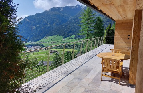 Vandoies Ski Chalet | Discover Chalet Bergblick - Family-Friendly with Breakfast