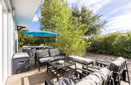 Parentis-en-Born House | Elegant Chalet 'Bois lac de Biscarrosse' with Pool & Wi-Fi