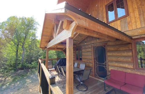Mauricie Ski Chalet | Unique Chalet with Spa and Hot Tub in Scenic Surroundings