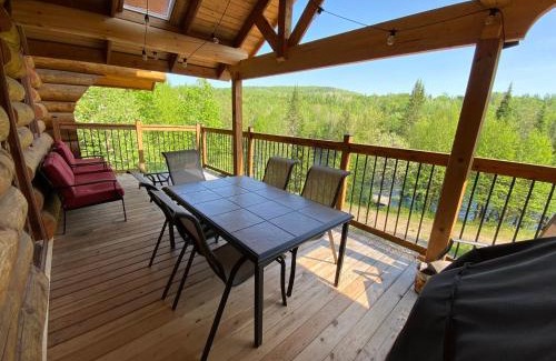 Mauricie Ski Chalet | Unique Chalet with Spa and Hot Tub in Scenic Surroundings