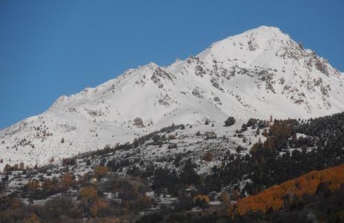 Forville Ski Chalet | Cozy Le Chalet: Pet & Child Friendly Retreat Awaits You