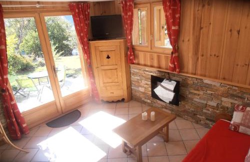 Forville Ski Chalet | Cozy Le Chalet: Pet & Child Friendly Retreat Awaits You