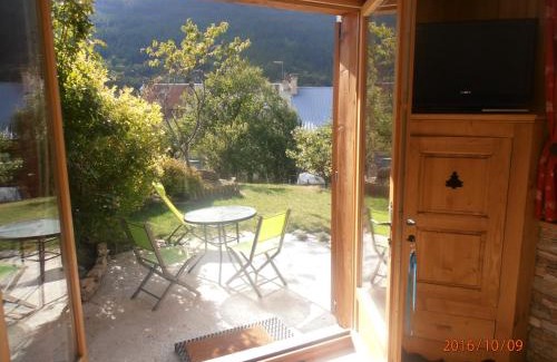 Forville Ski Chalet | Cozy Le Chalet: Pet & Child Friendly Retreat Awaits You
