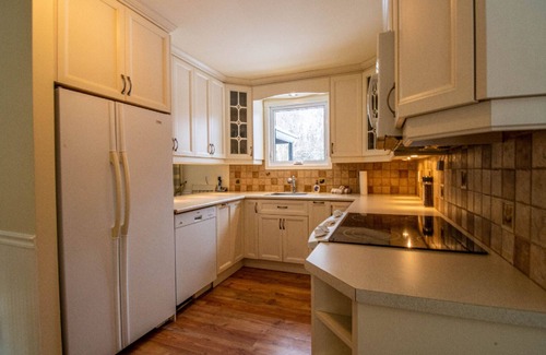 Saint-Raymond Ski Chalet | Enchanting Chalet by the Bras-du-Nord River - 10/10 Rated