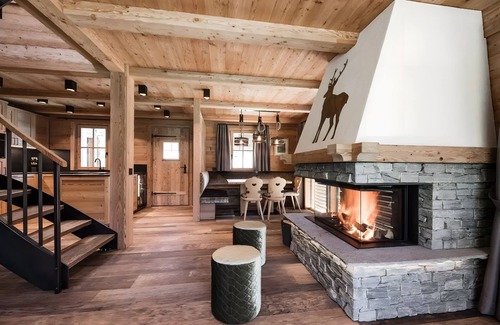 Valle Aurina Ski Chalet | Chalet 'Brunegg' with Mountain View, Wi-Fi and Air Conditioning