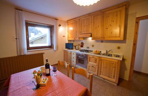 Santa Caterina Valfurva Apartment | Unmatched Comfort at Chalet Bucaneve with Pool & Breakfast