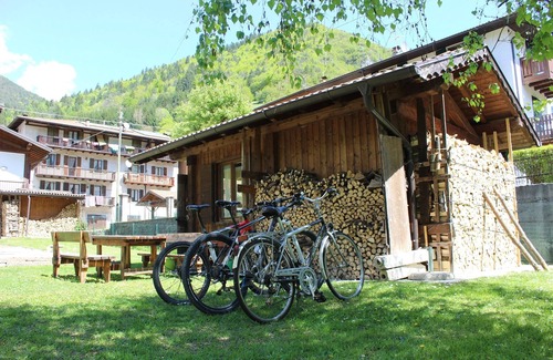 Tiarno di Sotto Ski Chalet | Welcoming Chalet Bucaneve: Family-Friendly Retreat Near Riva