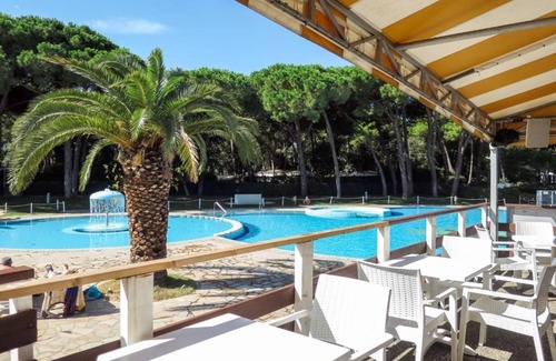 Baia Domizia Ski Chalet | Experience Belvilla by OYO: Family-Friendly Campground Retreat