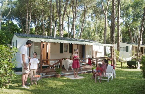Baia Domizia Ski Chalet | Experience Belvilla by OYO: Family-Friendly Campground Retreat