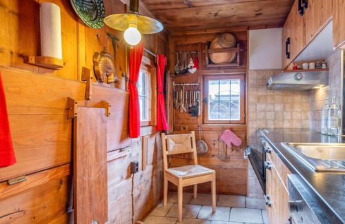 Alpbach House | Cozy Chalet by the River, Steps from Ski Lift & Amenities