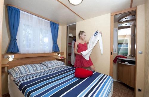 Baia Domizia Ski Chalet | Family-Friendly Retreat at Belvilla by OYO Baia Domizia