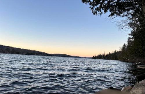 Saint-Aime-du-Lac-des-Iles Ski Chalet | Chalet spa lake beautiful view family