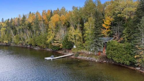 Saint-Aime-du-Lac-des-Iles Ski Chalet | Chalet spa lake beautiful view family