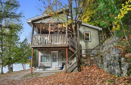 Saint-Aime-du-Lac-des-Iles Ski Chalet | Chalet spa lake beautiful view family