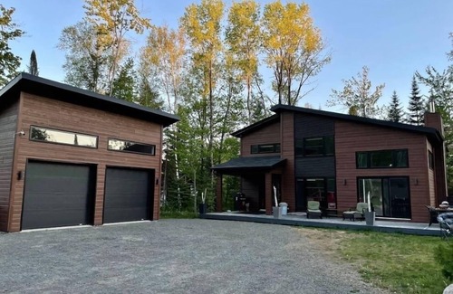 Saint Donat Ski Chalet | Idyllic Chalet à Saint-donat with River Access & Lake View