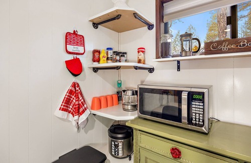 Grants Pass Ski Chalet | Adventure Awaits at Chalet Cabin by Rogue River: Enjoy Nature