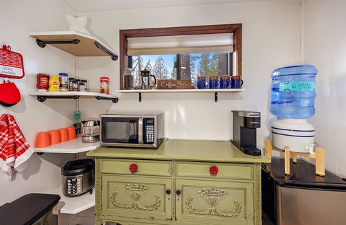 Grants Pass Ski Chalet | Adventure Awaits at Chalet Cabin by Rogue River: Enjoy Nature