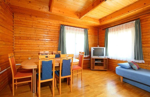 Balatonmariafurdo Ski Chalet | Oceanfront Chalet Cabinette: Family-Friendly Retreat