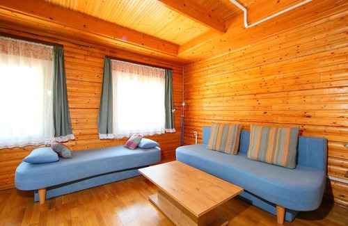 Balatonmariafurdo Ski Chalet | Oceanfront Chalet Cabinette: Family-Friendly Retreat