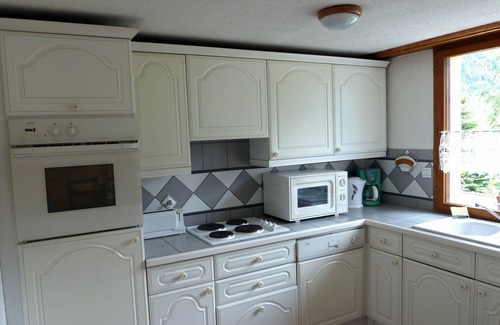 Chamonix-Mont-Blanc Apartment | Discover Camellia Cottage: Family-Friendly Retreat in Chamonix