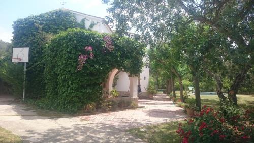 Tortosa House | Discover Chalet Camí d'en Gala: 4-Star Family Retreat