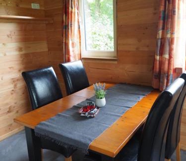 Wintelre Ski Chalet | Eco-Friendly Chalet - Camping 't Dekske with Hot Tub