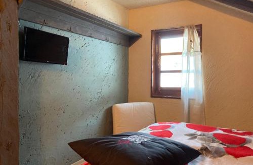 Sauze d'Oulx Apartment | Chalet Capannina: Oceanfront Retreat with Pet-Friendly Perks