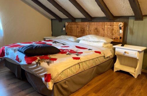 Sauze d'Oulx Apartment | Chalet Capannina: Oceanfront Retreat with Pet-Friendly Perks