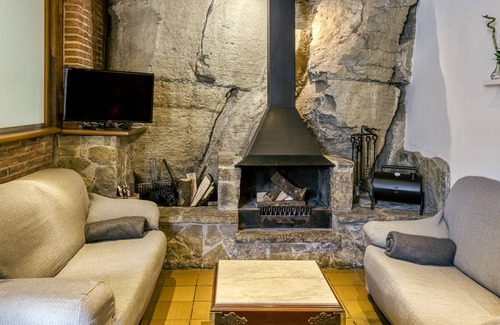 Rupit I Pruit Ski Chalet | Chalet "Casa L'Art" with Mountain View, Private Terrace & Wi-Fi