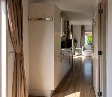 Sint-Annaland Resort | Cozy Oceanfront Chaletparc Krabbenkreek Zeeland Retreat
