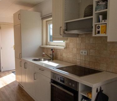 Sint-Annaland Resort | Cozy Oceanfront Chaletparc Krabbenkreek Zeeland Retreat