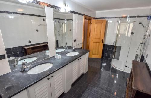 Penia Ski Chalet | Inviting Chalet Cesa Galaldriel-1 with Family-Friendly Amenities