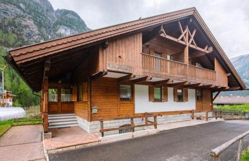 Penia Ski Chalet | Child-Friendly Chalet Cesa Galaldriel-3: Rated 9/10