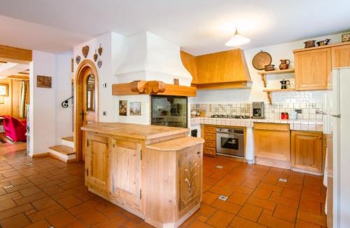 Penia Ski Chalet | Child-Friendly Chalet Cesa Galaldriel-3: Rated 9/10
