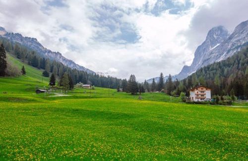Penia Ski Chalet | Child-Friendly Chalet Cesa Galaldriel-3: Rated 9/10