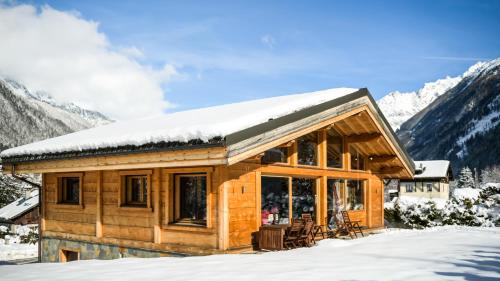 Chamonix-Mont-Blanc Ski Chalet | Indulge at Chalet Chal'heureux + Annexe - 4-Star Retreat