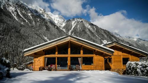 Chamonix-Mont-Blanc Ski Chalet | Indulge at Chalet Chal'heureux + Annexe - 4-Star Retreat