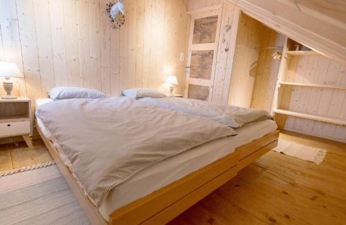La Vue des Alpes Ski Chalet | Child-Friendly Chalet de la Vue des Alpes with High Ratings