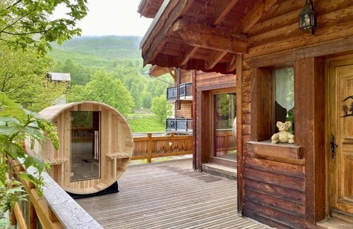 Les Deux Alpes Ski Chalet | Chalet Chaleureux: Ideal Retreat for Families and Pets