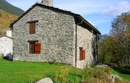 Saint-Andre Ski Chalet | Cozy 3-Bedroom Chalet with Garden & WiFi Near Saint Andre