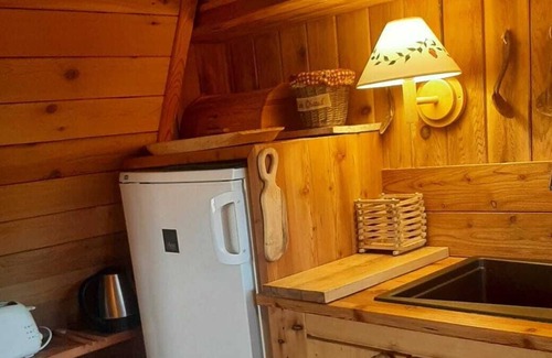 Allos Ski Chalet | Chalet Chaleureux: Breathtaking Views & Family-Friendly Perks