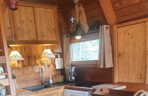 Allos Ski Chalet | Chalet Chaleureux: Breathtaking Views & Family-Friendly Perks