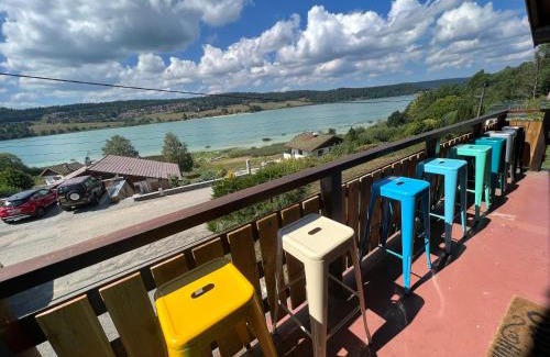 Montperreux Ski Chalet | Renovated Chalet by Lake St Point - Rated 9.4/10!