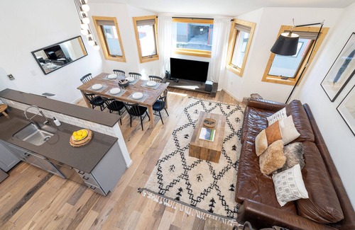 Telluride Condo | Chalet Chic: Walk to River, Pool & Spa - Rated 9.8/10!