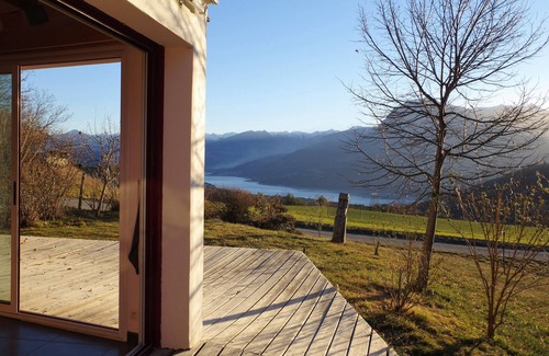 Chorges House | Pet-Friendly Chalet in Chorges with Lake Views & Pool